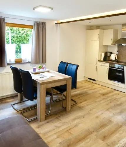 Ferienwohnung #4 mit Terrasse in zentraler dennoch ruhiger Lage - Stadtbus vor der Tür! in Lindau, Deutschland