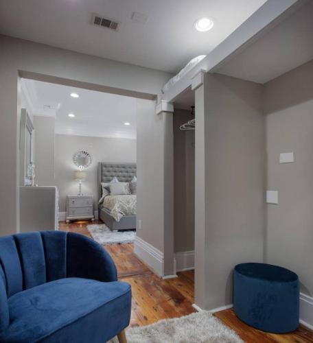 3 Bedroom Penthouse Blocks from the River - image 4