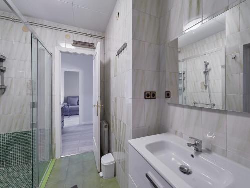 Sagrada Familia Penthouse - image 7