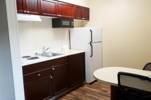 Extended Stay America Suites - Detroit - Auburn Hills - Featherstone Rd