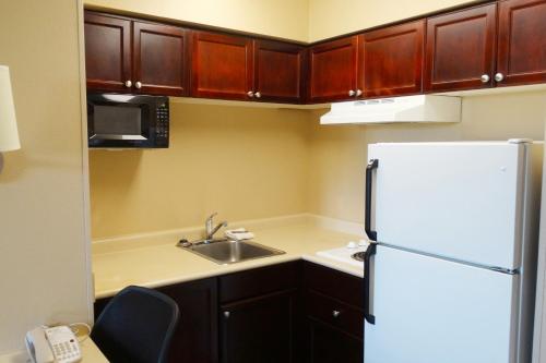 Extended Stay America Suites - Detroit - Auburn Hills - Featherstone Rd.