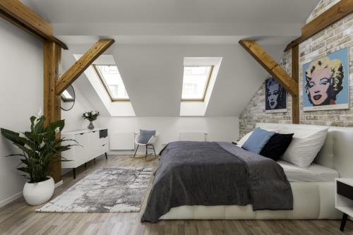 Pop-Art Wenceslas Square Attic Apartments