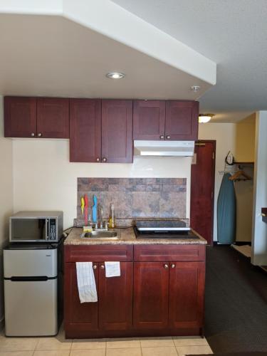 Foxwood Inn & Suites Drayton Valley