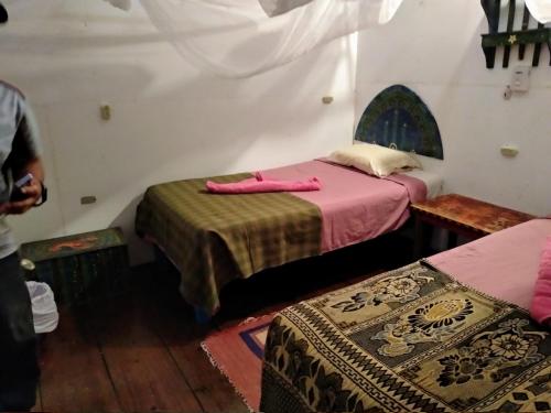 2 twin beds