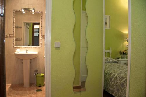 Hostal Los Alpes - image 5