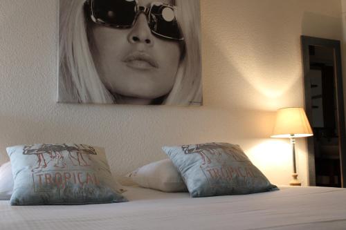BRIGITTE Studio centre Saint Tropez parking piscine wifi vue mer