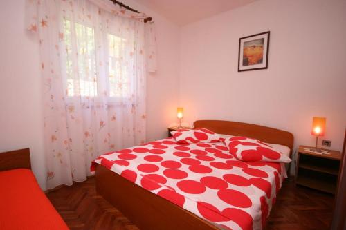 Apartments by the sea Slatine Ciovo - 6888 - image 5