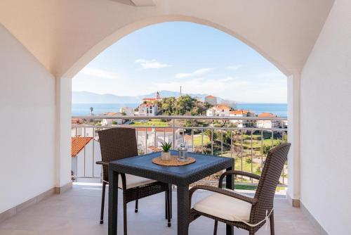 Apartments with a parking space Gradac Makarska - 15750 Gradac 