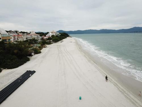 Cobertura a 450mts da praia de Canasvieiras Florianopolis