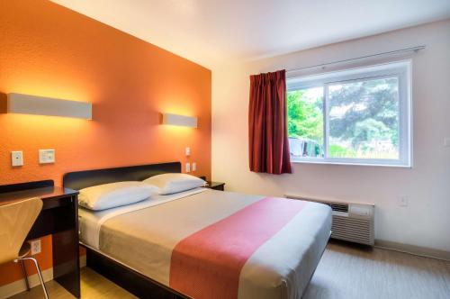 Motel 6-Arlington Heights, IL - Chicago North Central in Arlington Heights, USA