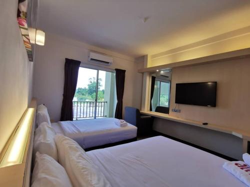 Shared lounge/TV area, SERDANG LAKE VIEW RESORT in Parit Buntar