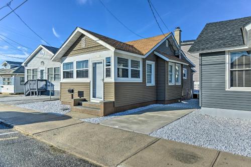 Homey Cottage with Yard Walk to Beach and Boardwalk!