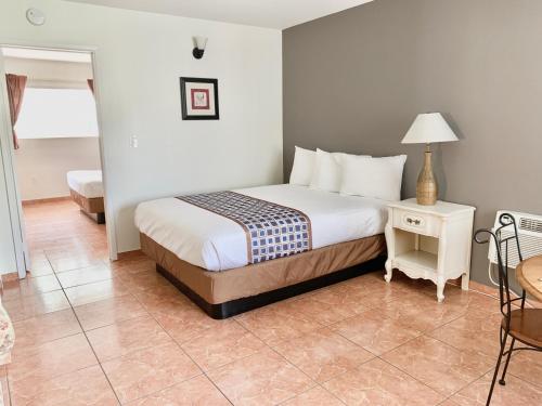 Capri Apartments - image 6