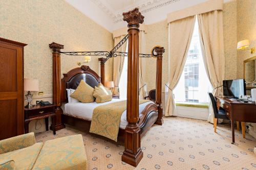 Castle Hotel - image 3