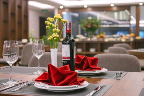 Western Skyline Hotel – Hanoi, NY