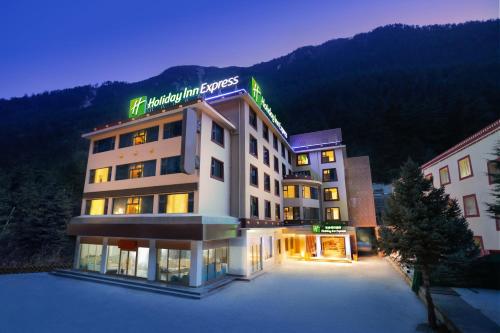 Exterior view, Holiday Inn Express Jiuzhaigou By IHG in Jiuzhaigou
