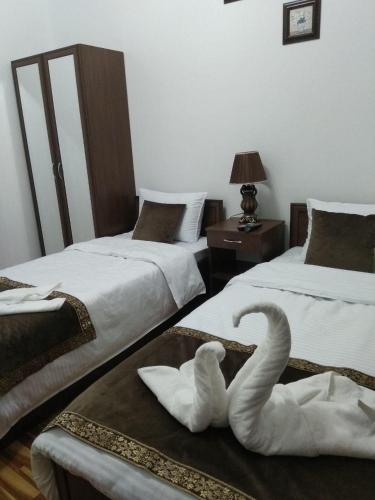 2 twin beds