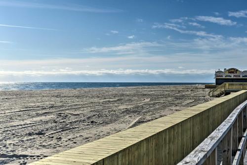Gulf Coast Cottage - Walk to Beach and Boardwalk! in Point Pleasant Beach, USA