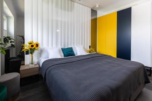 3 twin beds