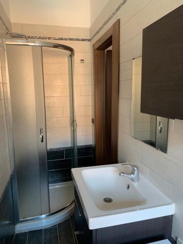 Bathroom, Appartamento “La Corte” in Paderno Dugnano