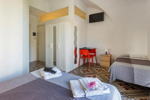 Da Gianni e Lucia Rooms with bathroom in the city center - image 3