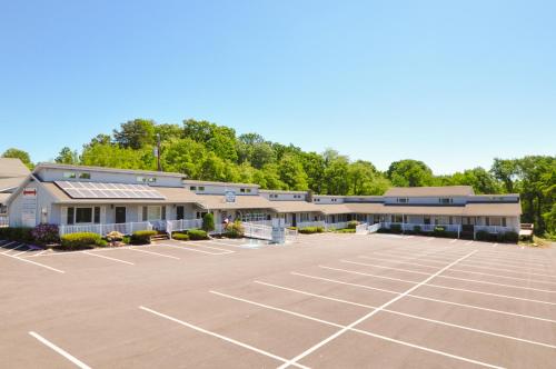 East Shore Lodging in Hawley, USA