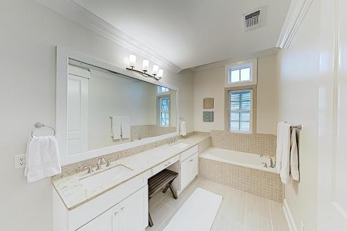 New Listing! Luxe Resort Escape: Pool Golf Beach condo - image 4