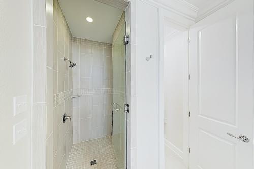 New Listing! Luxe Resort Escape: Pool Golf Beach condo - image 6