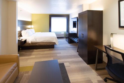 Holiday Inn Express & Suites Worthington