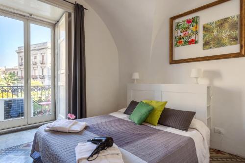 Da Gianni e Lucia Rooms with bathroom in the city center, Катания