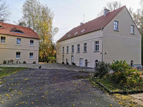 Pałac i Folwark Brzeźnica