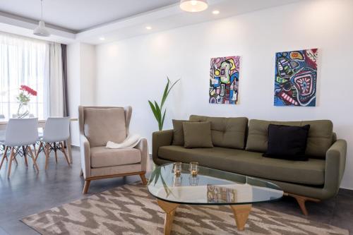 Brand New w/ Rooftop Pool in The Heart of Kyrenia