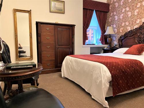 Glenalmond House - image 8
