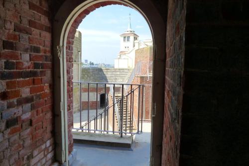 St Georges Balcony Suite - image 2