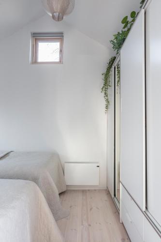 Sparkling newly built house close to city & nature, Stockholm (photo 8)