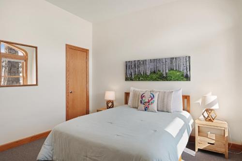 Hillside Hideaway - main image