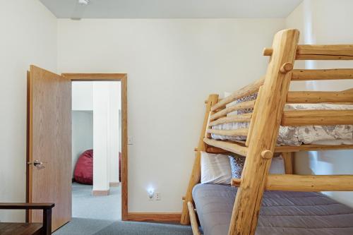 Hillside Hideaway - image 2
