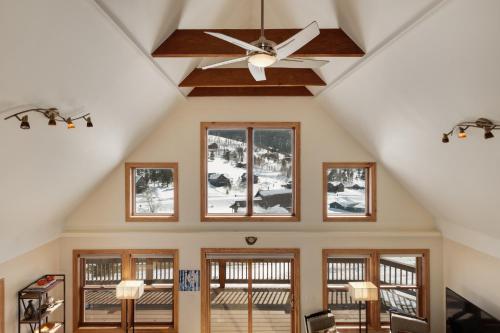 Hillside Hideaway - image 4