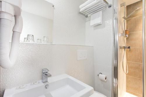 Hôtel des Pavillons - image 13