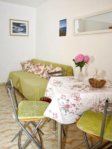 One-Bedroom Apartment with Terrace and Sea View image 1