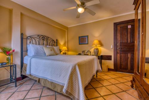 Deluxe Room image 10