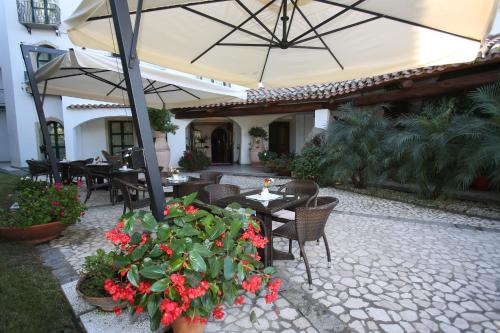 Hotel Poseidonia - image 6