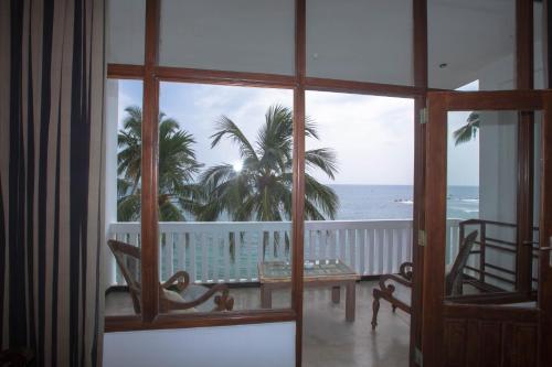 Deluxe Double Room with Sea View and Balcony image 5