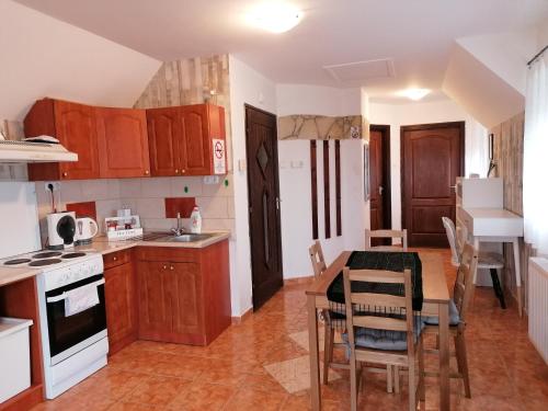Shared lounge/TV area, Taban Apartman in Dunakeszi