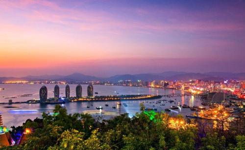 Care Hotel Coast Collection Sanya in Саня