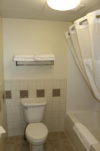 AmericInn by Wyndham Cedar Rapids/CID Airport - image 4