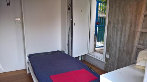 Under the Acropolis, tiny room, big terrace, Афины (фото 4)