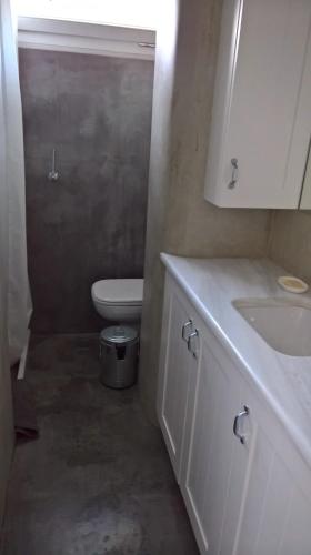 Under the Acropolis, tiny room, big terrace, Афины (фото 5)