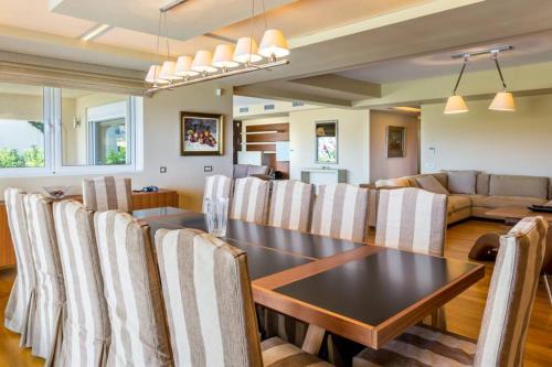 Létesítmények, Amazing 5 bedroom Villa with Swimming Pool in Thimári