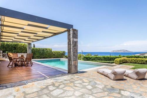 Amazing 5 bedroom Villa with Swimming Pool, Афины (фото 8)